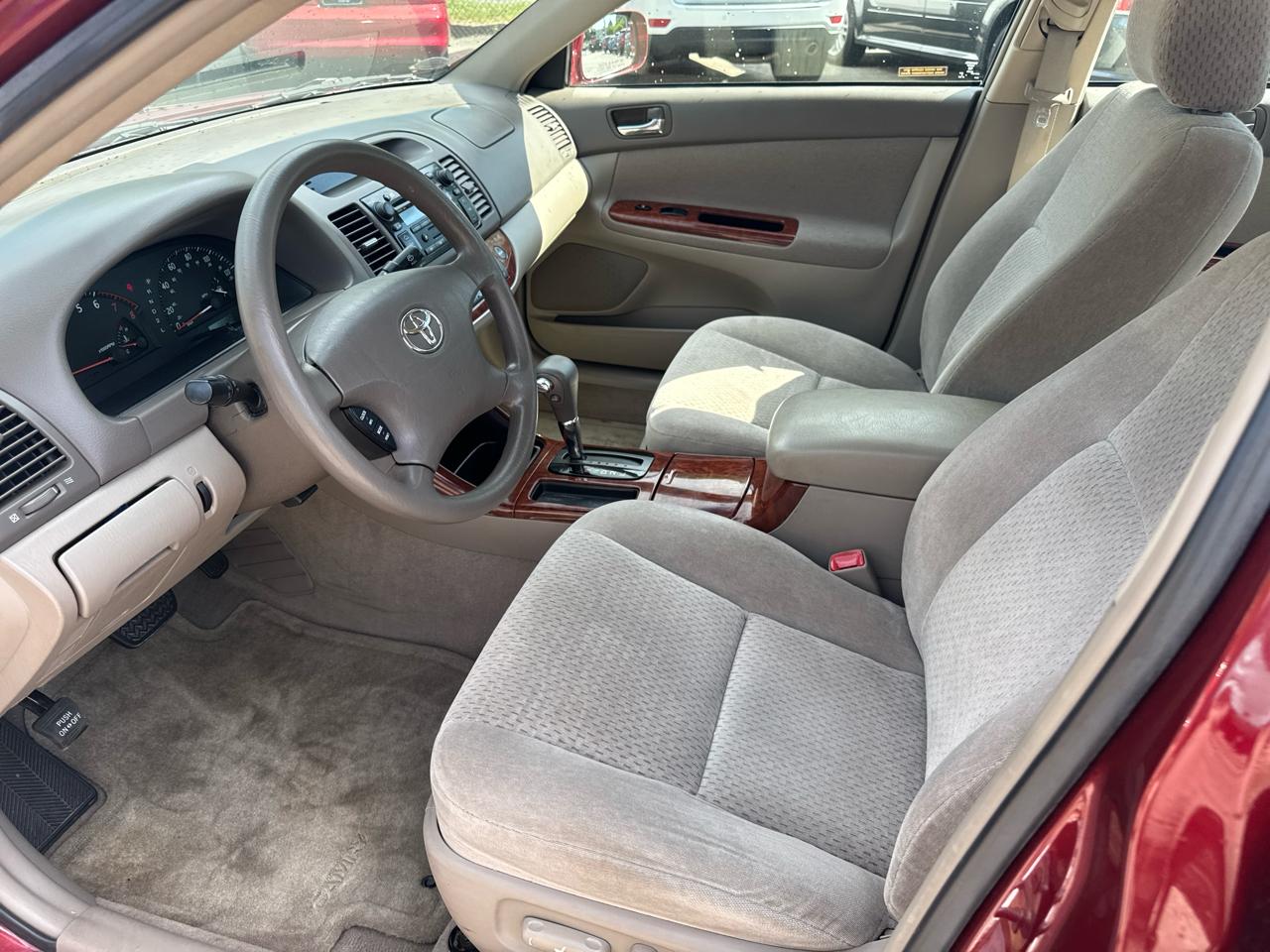 Toyota Camry 4dr Sdn XLE Auto (Natl) 2004