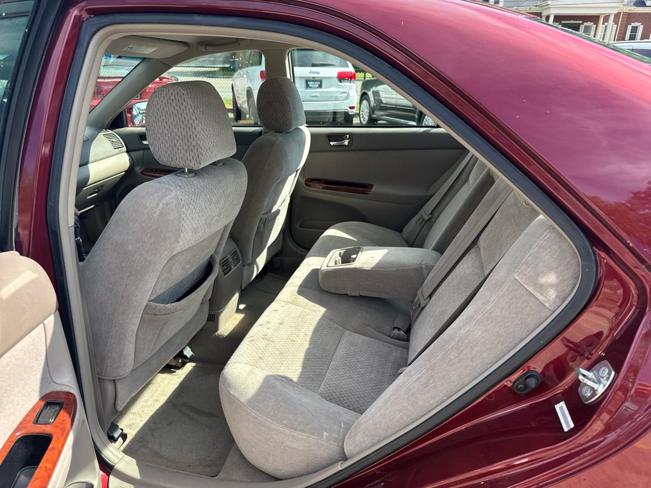 Toyota Camry 4dr Sdn XLE Auto (Natl) 2004