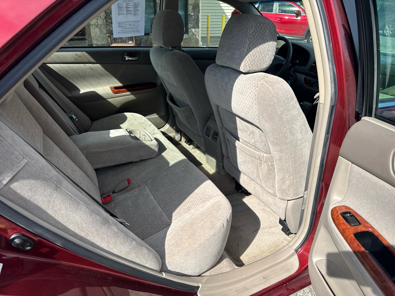 Toyota Camry 4dr Sdn XLE Auto (Natl) 2004