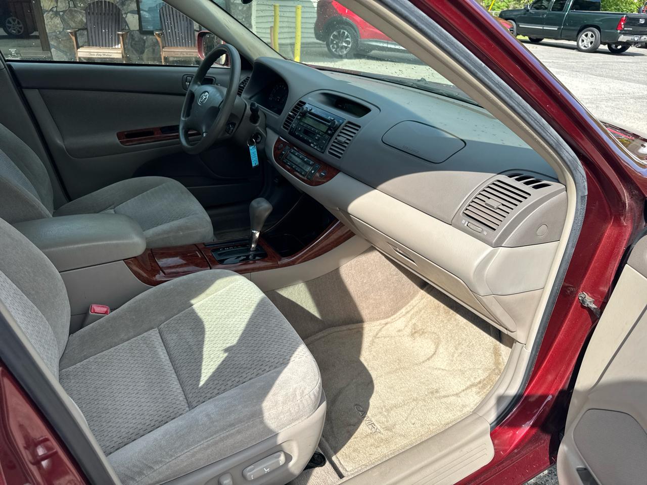 Toyota Camry 4dr Sdn XLE Auto (Natl) 2004