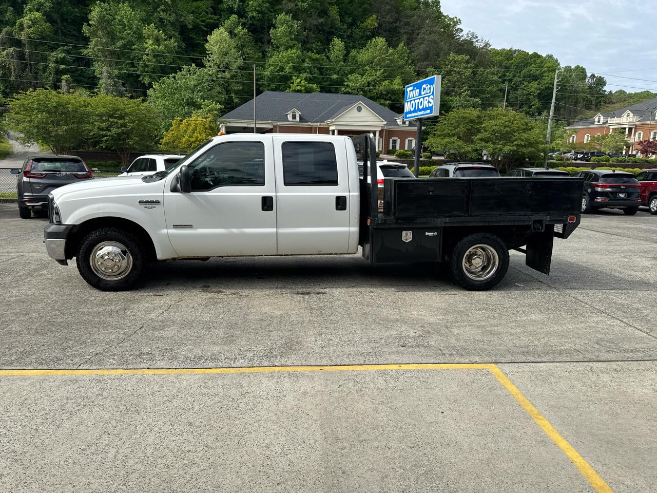 Ford Super Duty F-350 DRW 2WD Crew Cab 176" WB 60" CA Lariat 2007