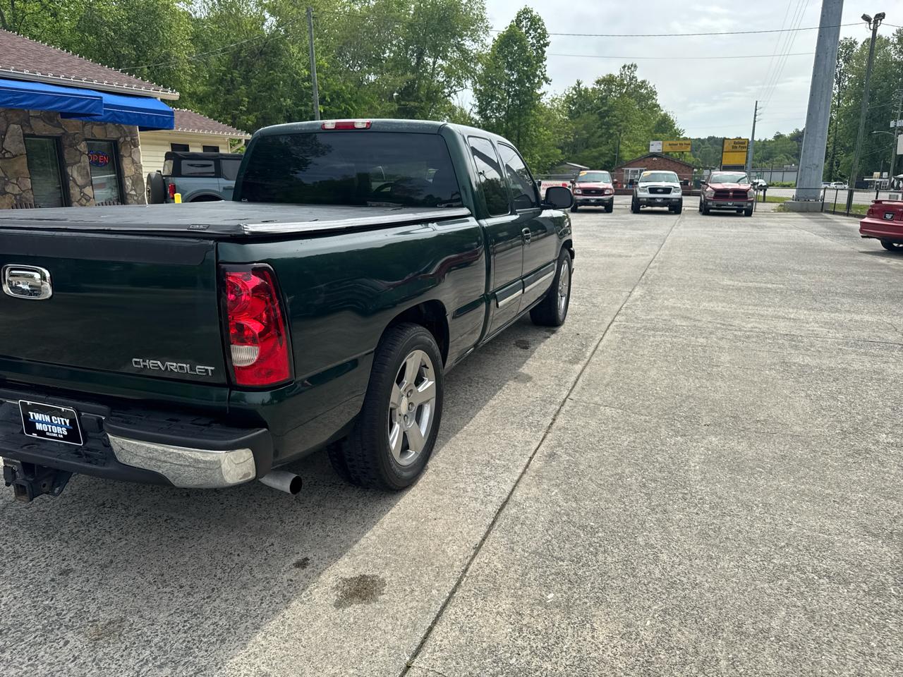 Chevrolet Silverado 1500 4dr Ext Cab 143.5" WB LT 2004