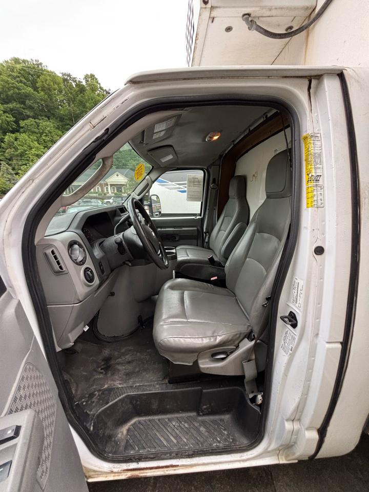 Ford Econoline Commercial Cutaway E-450 Super Duty 176" DRW 2014
