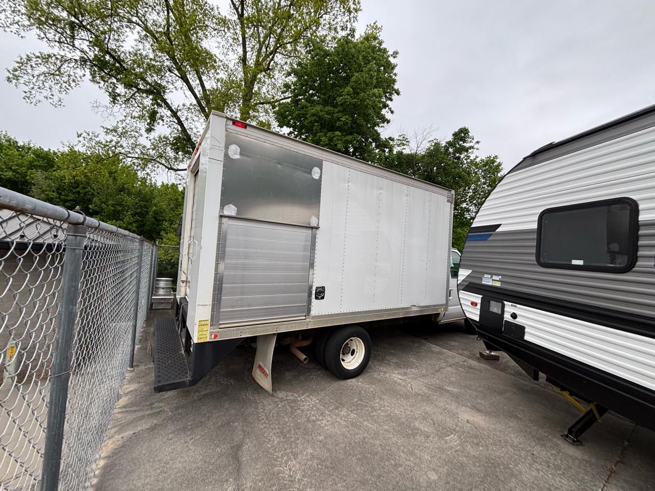 Ford Econoline Commercial Cutaway E-450 Super Duty 176" DRW 2014
