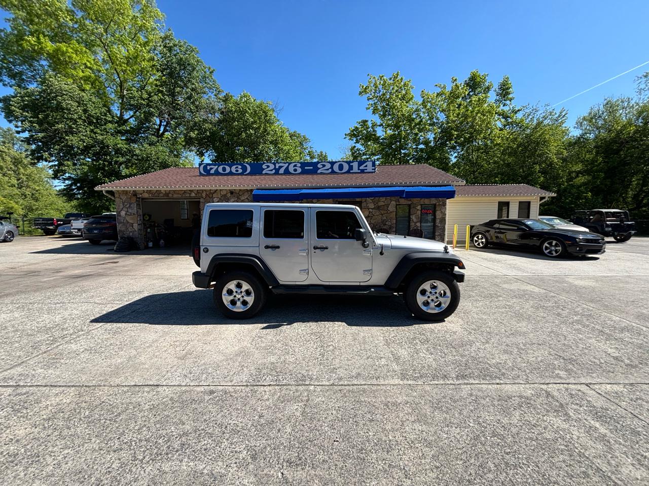 Jeep Wrangler Unlimited 4WD 4dr Sahara 2012