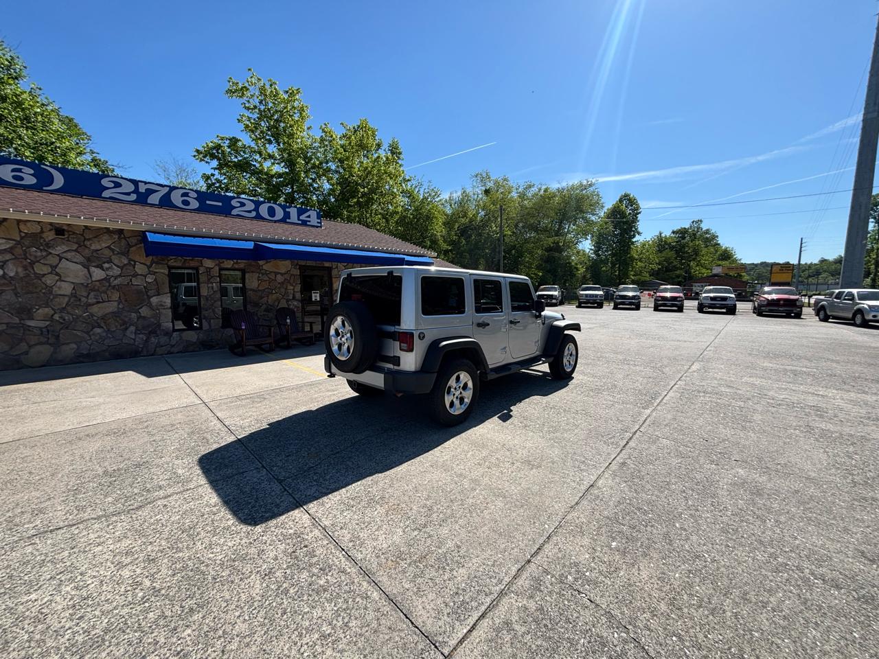 Jeep Wrangler Unlimited 4WD 4dr Sahara 2012