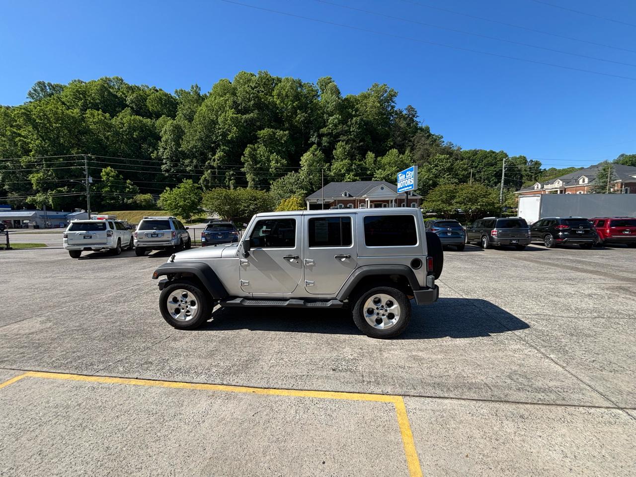 Jeep Wrangler Unlimited 4WD 4dr Sahara 2012