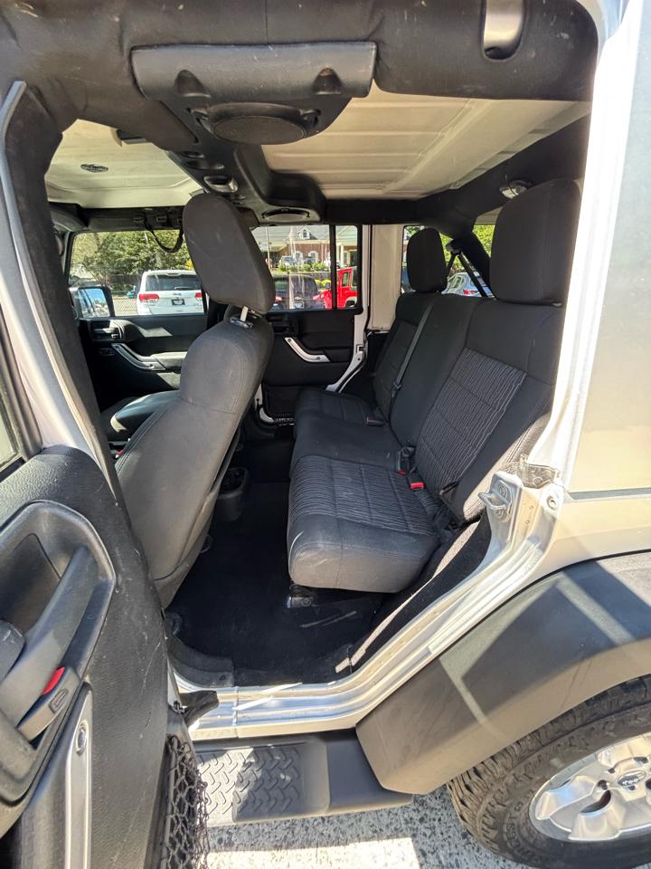 Jeep Wrangler Unlimited 4WD 4dr Sahara 2012