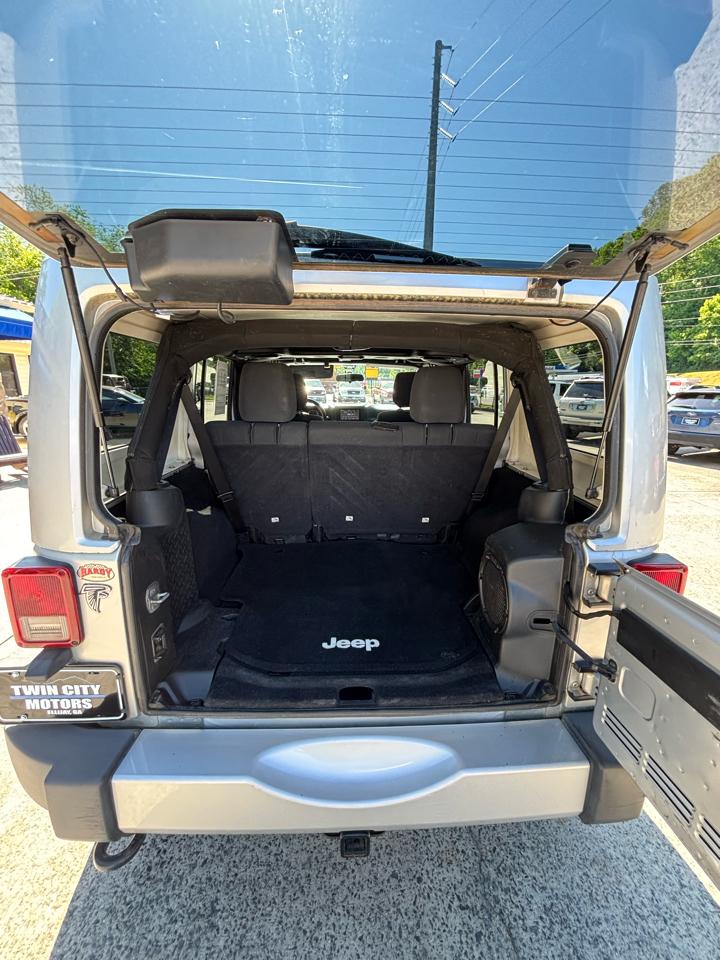 Jeep Wrangler Unlimited 4WD 4dr Sahara 2012