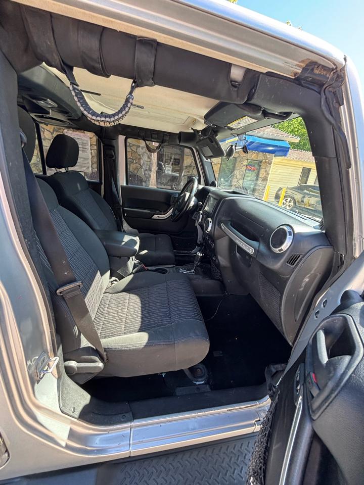 Jeep Wrangler Unlimited 4WD 4dr Sahara 2012