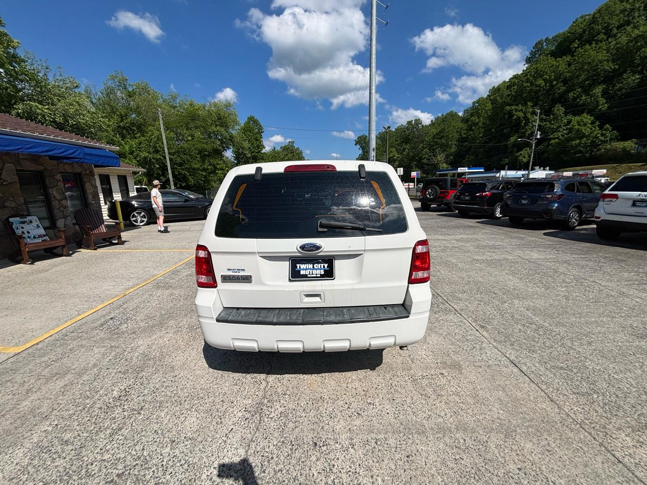 Ford Escape FWD 4dr XLS 2010