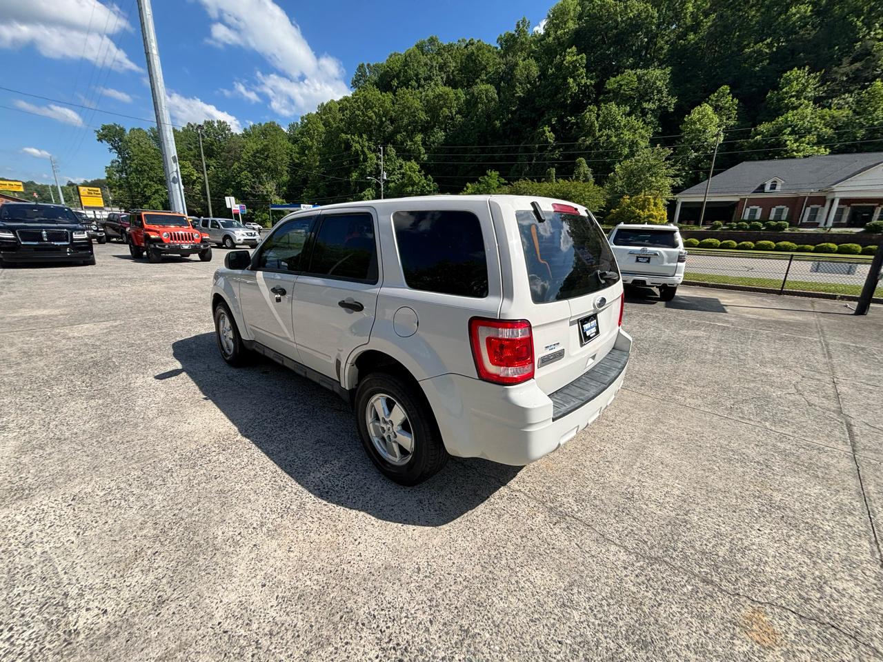 Ford Escape FWD 4dr XLS 2010