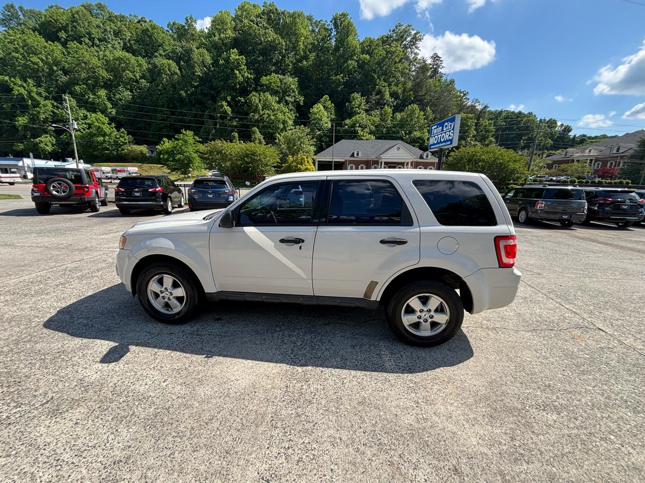 Ford Escape FWD 4dr XLS 2010