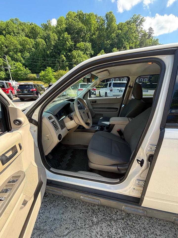 Ford Escape FWD 4dr XLS 2010