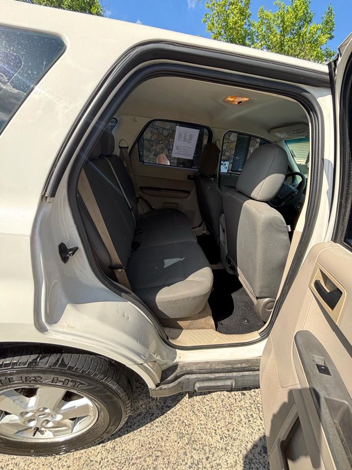 Ford Escape FWD 4dr XLS 2010