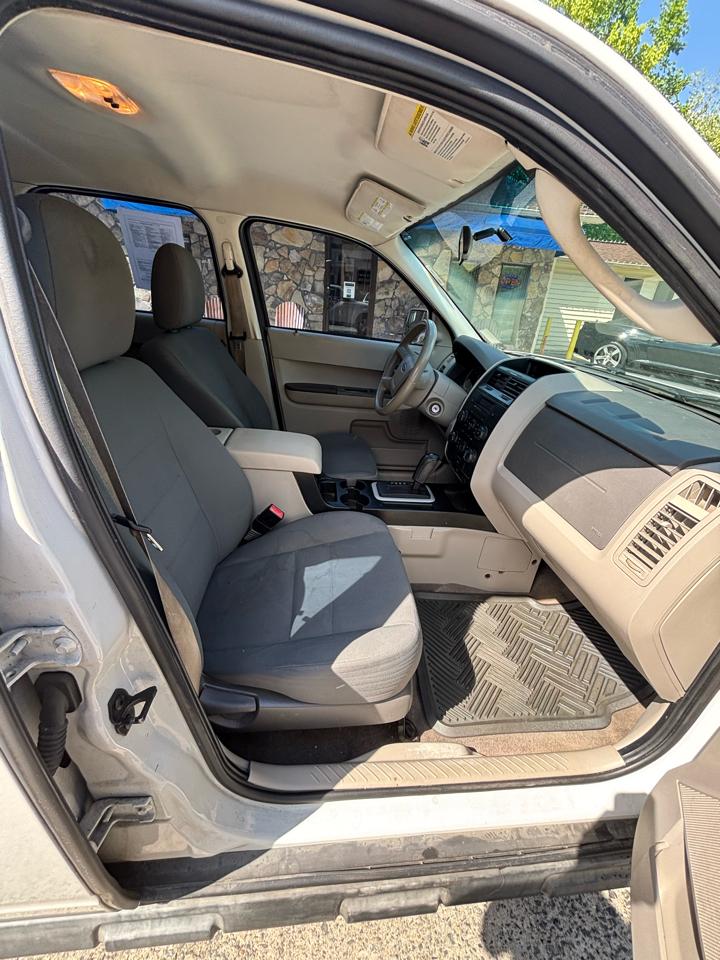 Ford Escape FWD 4dr XLS 2010