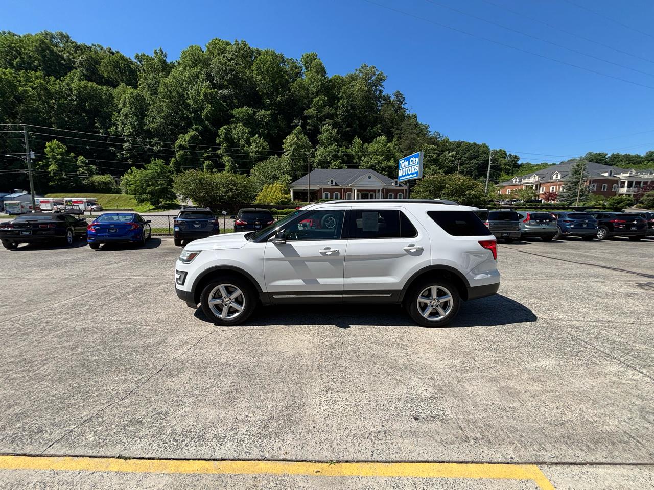 Ford Explorer 4dr XLT 4WD 2017