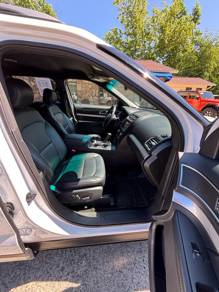 Ford Explorer 4dr XLT 4WD 2017