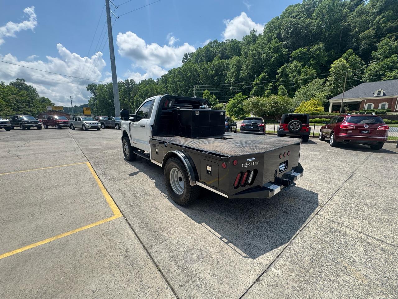 Ford Super Duty F-350 DRW 4WD Reg Cab 137" XL 2023
