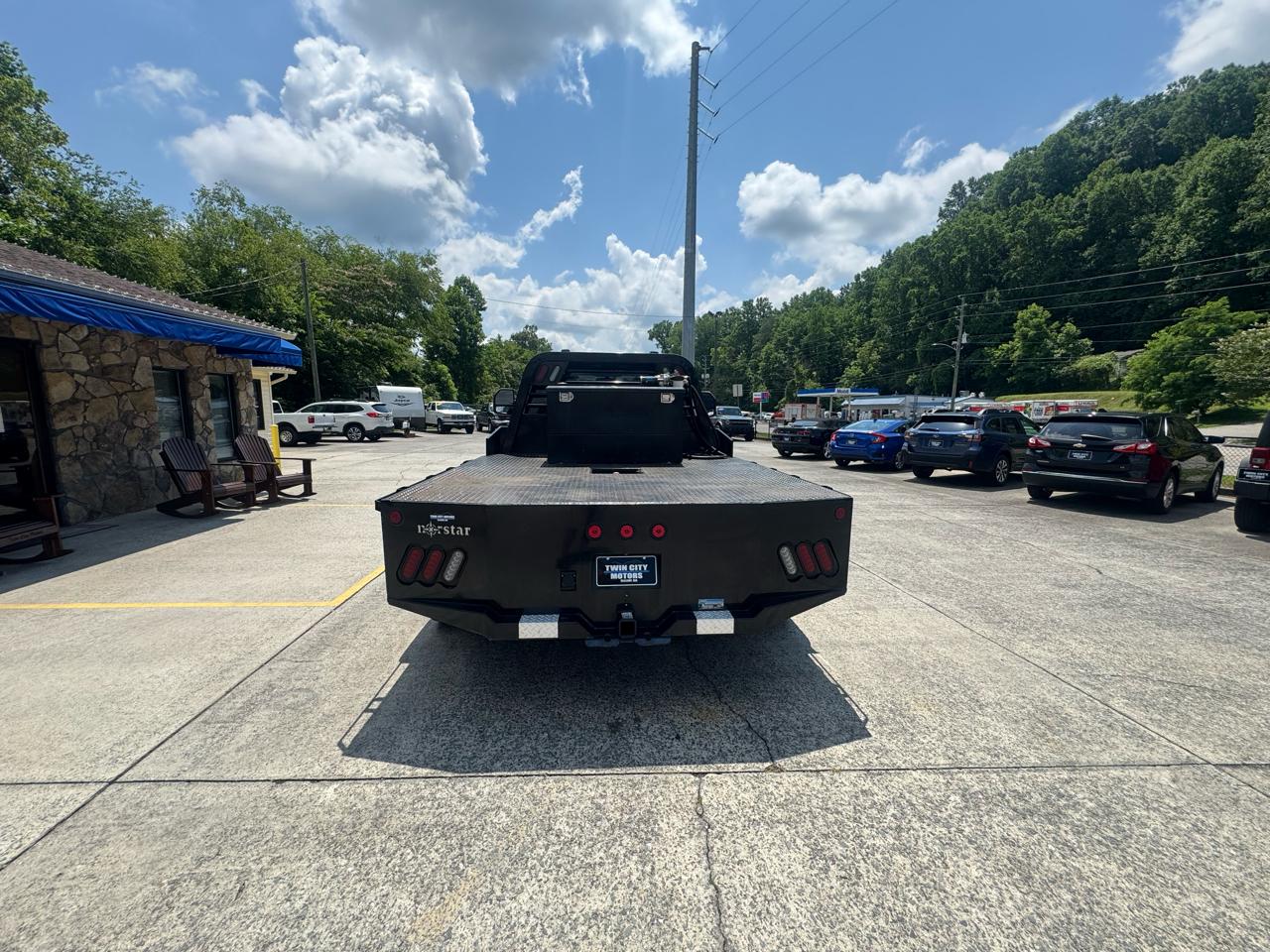 Ford Super Duty F-350 DRW 4WD Reg Cab 137" XL 2023