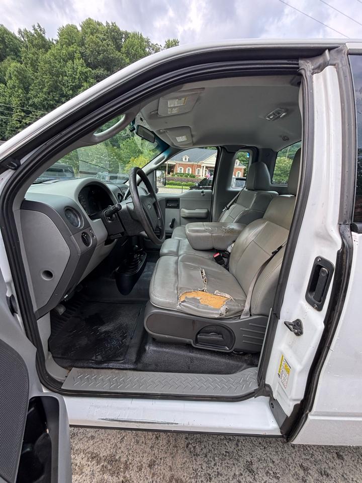 Ford F-150 4WD Reg Cab 126" XL 2007