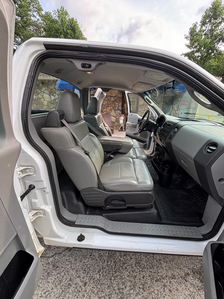 Ford F-150 4WD Reg Cab 126" XL 2007