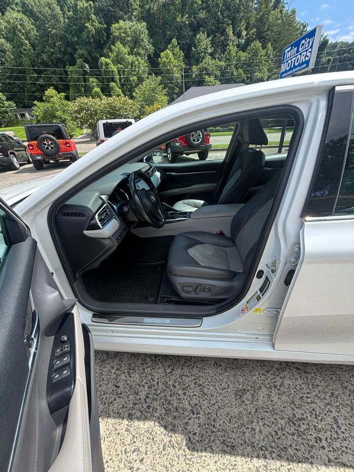 Toyota Camry XLE Auto (Natl) 2018