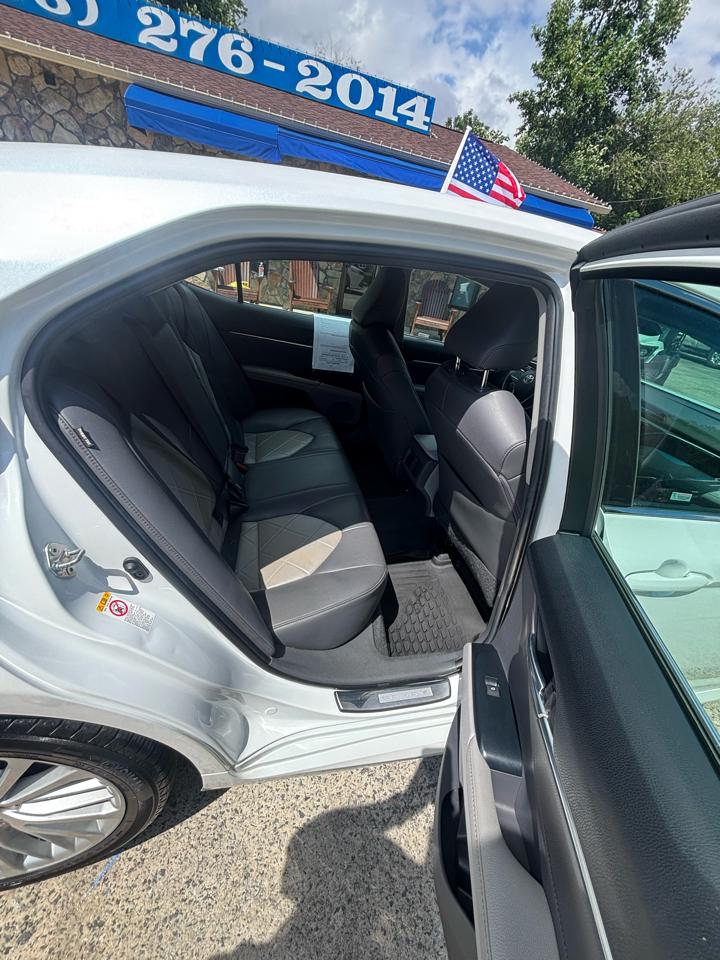 Toyota Camry XLE Auto (Natl) 2018