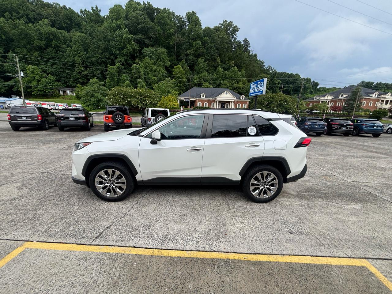 Toyota RAV4 Limited AWD (Natl) 2019