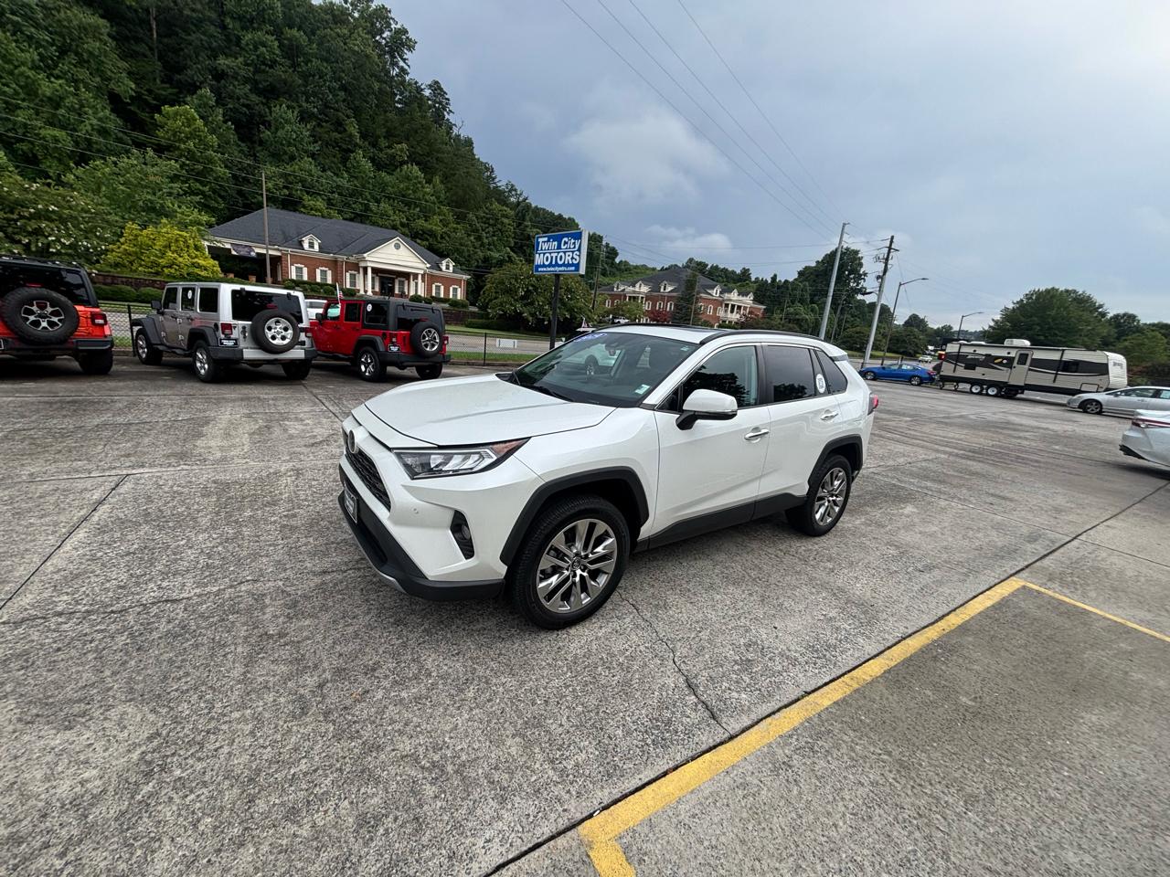 Toyota RAV4 Limited AWD (Natl) 2019