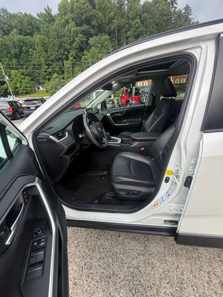 Toyota RAV4 Limited AWD (Natl) 2019