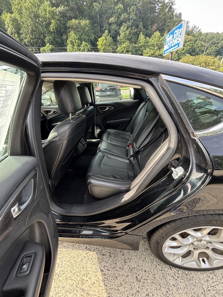 2015 Chrysler 200 C - Photo 10