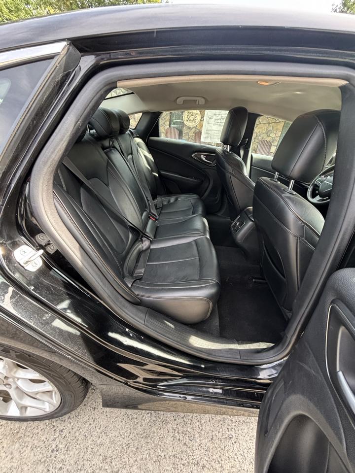 2015 Chrysler 200 C - Photo 11