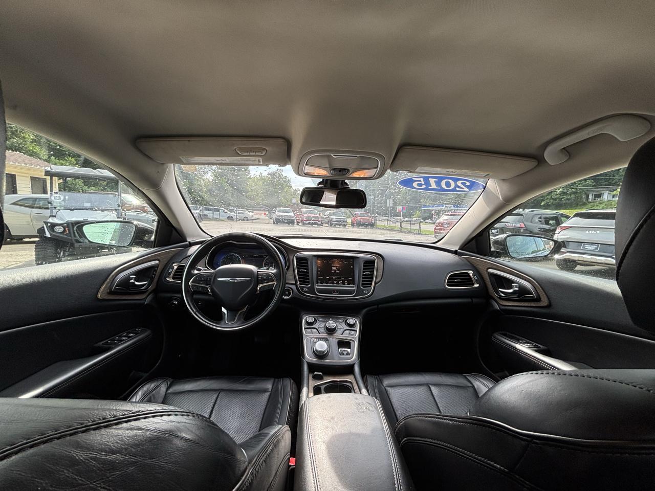 2015 Chrysler 200 C - Photo 13