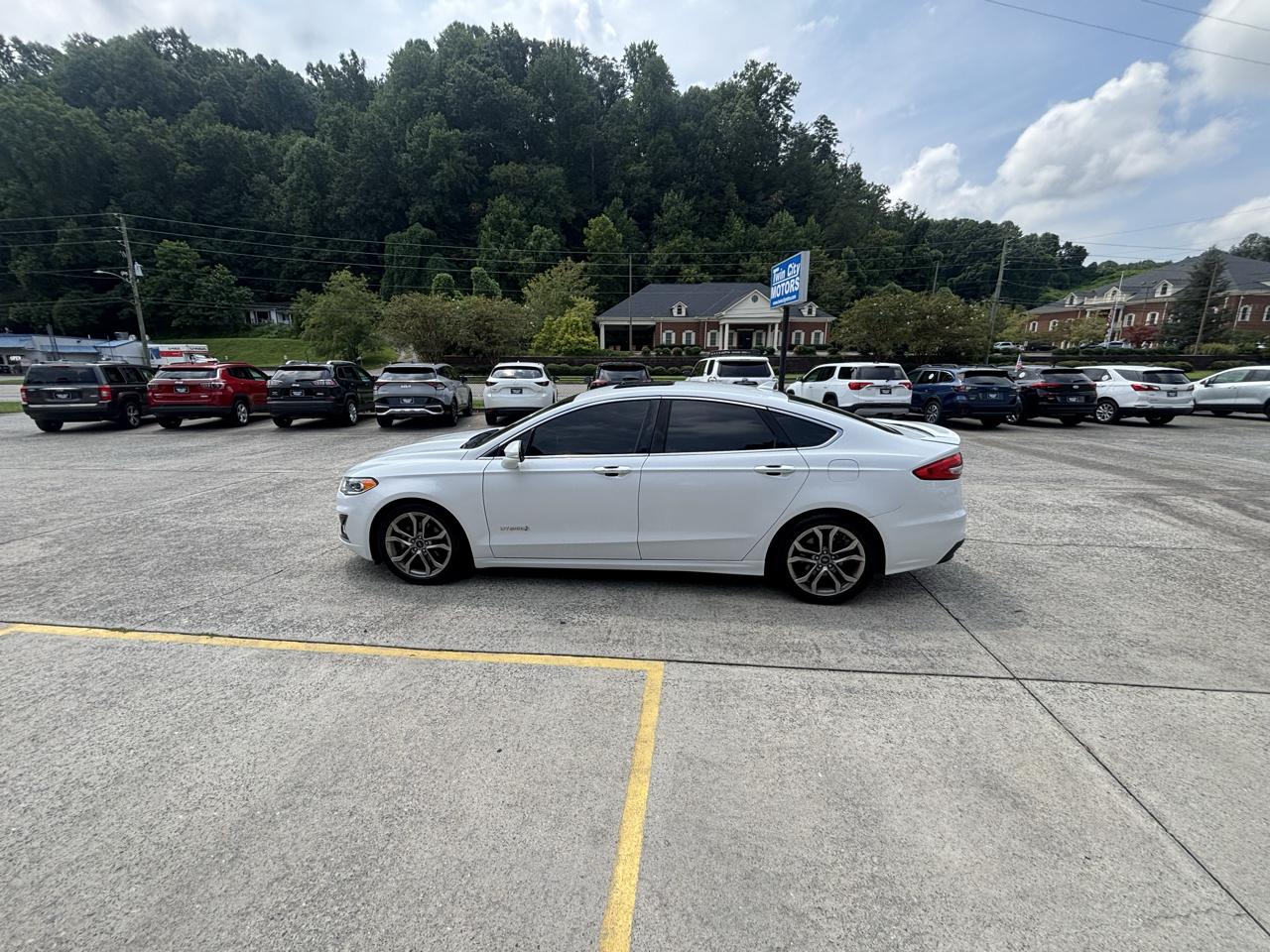 Ford Fusion Hybrid Titanium FWD 2019
