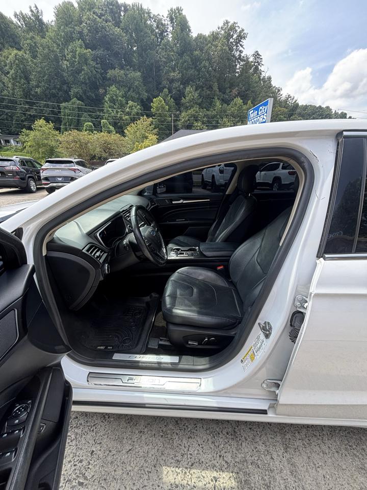 Ford Fusion Hybrid Titanium FWD 2019