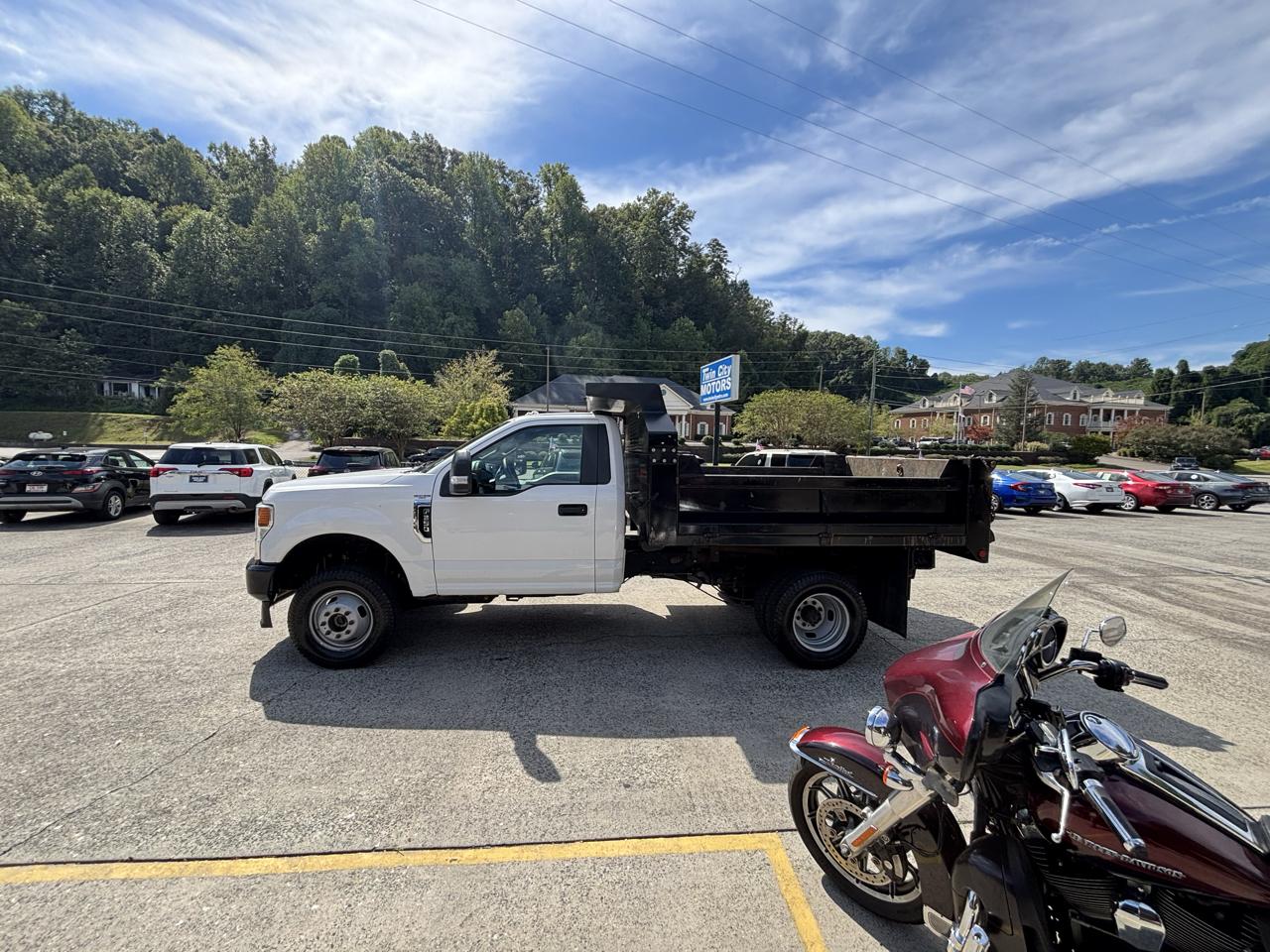 Ford Super Duty F-350 DRW XLT 4WD Reg Cab 145" WB 60" CA 2020