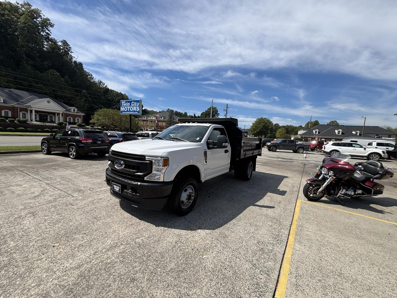 Ford Super Duty F-350 DRW XLT 4WD Reg Cab 145" WB 60" CA 2020