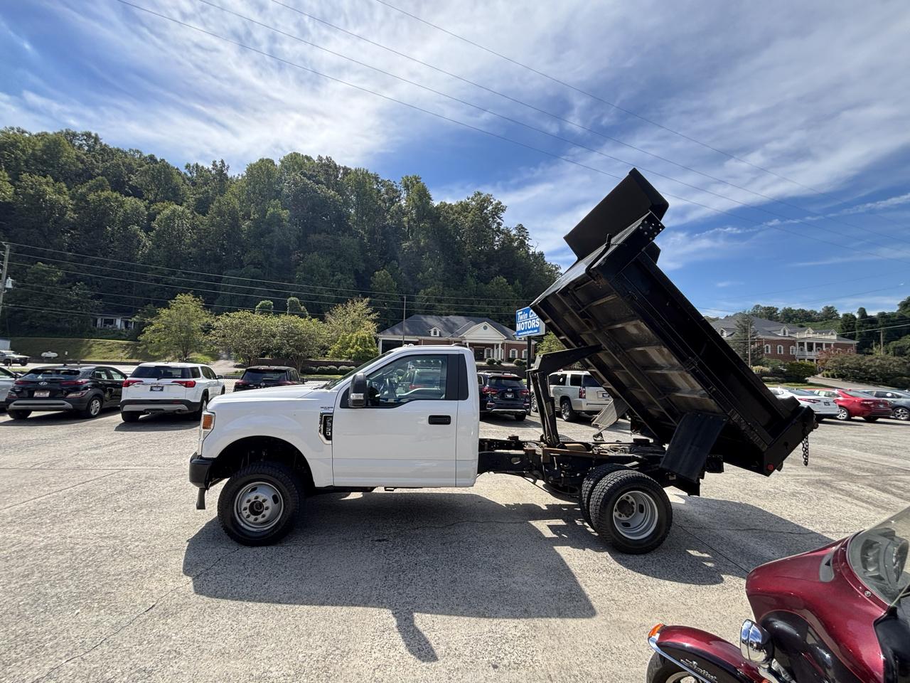 Ford Super Duty F-350 DRW XLT 4WD Reg Cab 145" WB 60" CA 2020