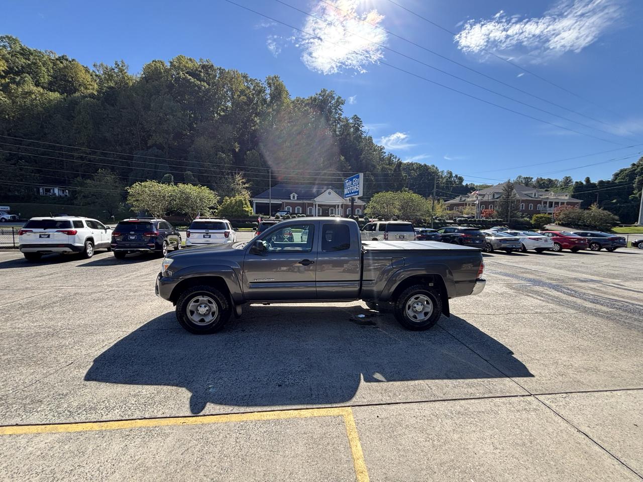 Toyota Tacoma 4WD Access Cab V6 MT (Natl) 2013