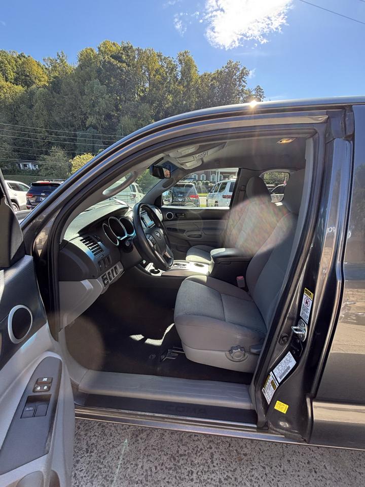 Toyota Tacoma 4WD Access Cab V6 MT (Natl) 2013