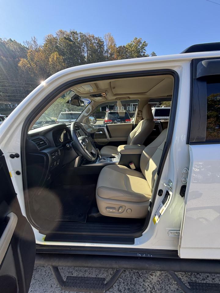 Toyota 4Runner 4WD 4dr V6 SR5 (Natl) 2020