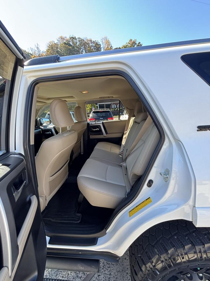Toyota 4Runner 4WD 4dr V6 SR5 (Natl) 2020
