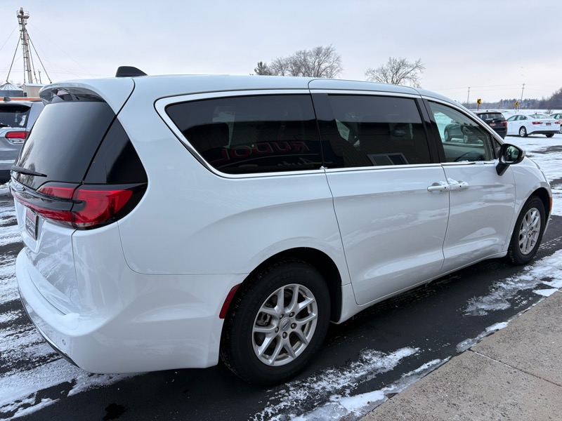 Chrysler Pacifica Touring L 2023
