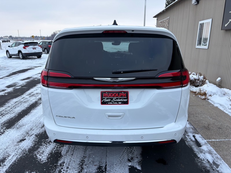 Chrysler Pacifica Touring L 2023