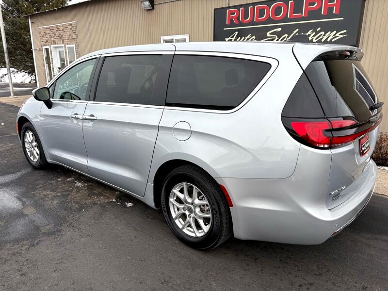 Chrysler Pacifica Touring L 2023