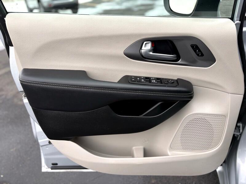 Chrysler Pacifica Touring L 2023