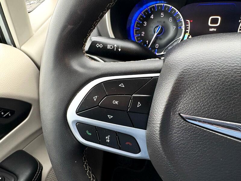 Chrysler Pacifica Touring L 2023