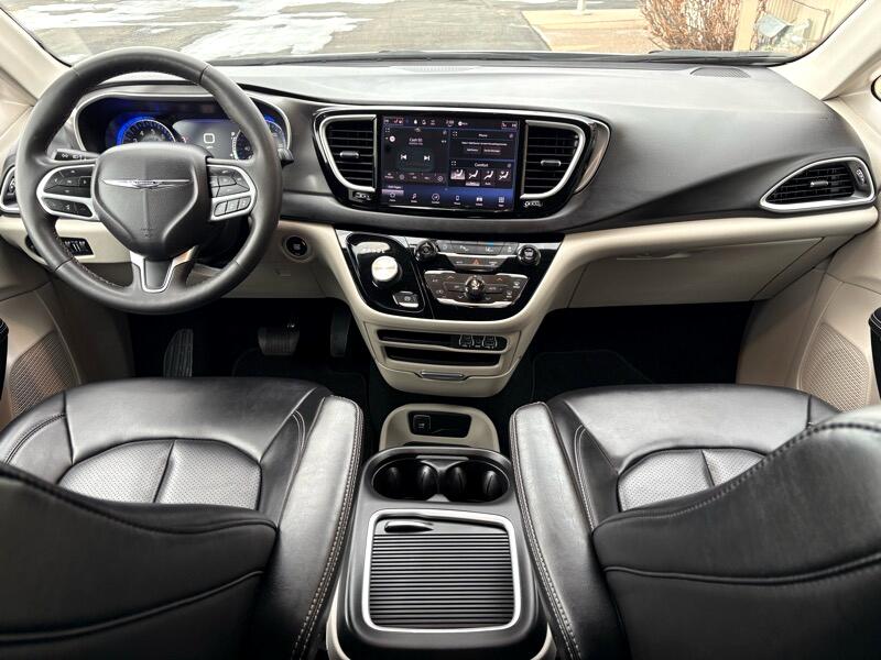 Chrysler Pacifica Touring L 2023
