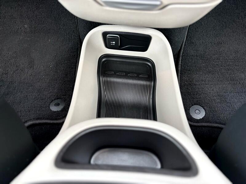 Chrysler Pacifica Touring L 2023